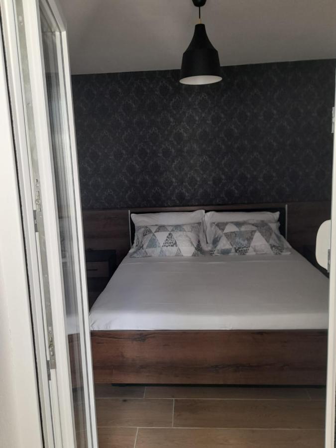 Appartement Apartman Sa Lodom 2+2 à Pirovac Extérieur photo