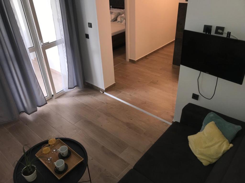 Appartement Apartman Sa Lodom 2+2 à Pirovac Extérieur photo