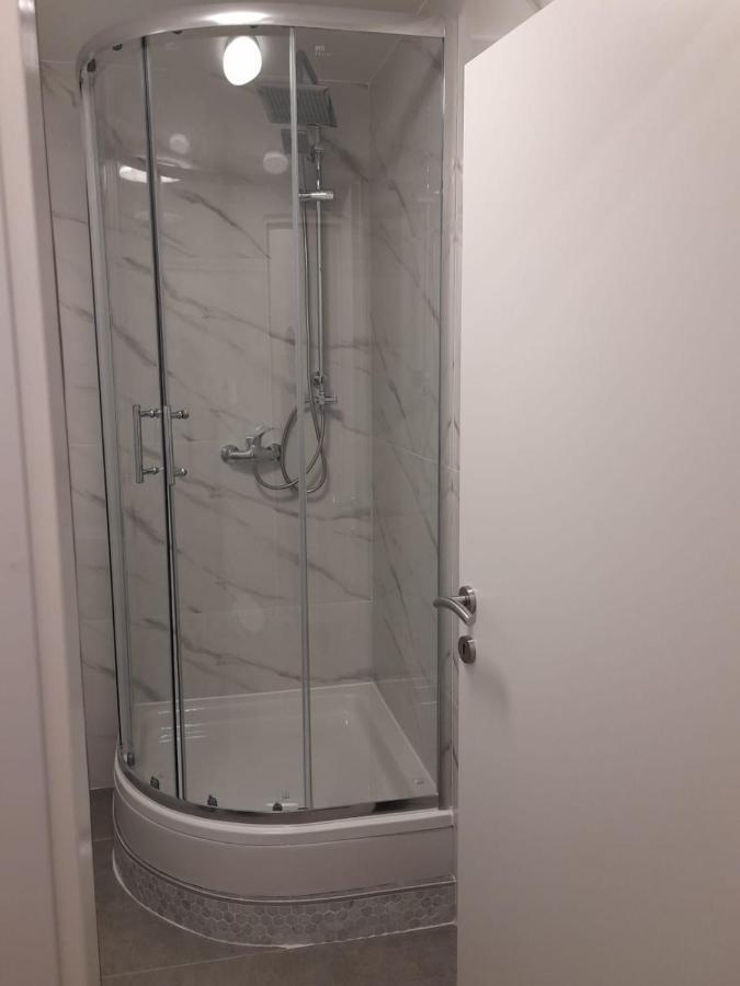 Appartement Apartman Sa Lodom 2+2 à Pirovac Extérieur photo